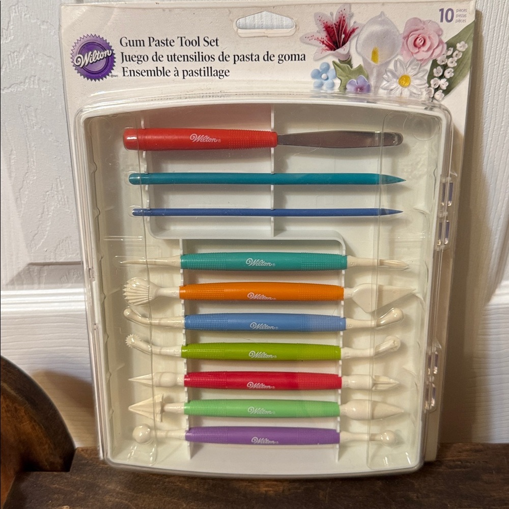NEW- Wilton Gum Paste Tool Set; 10 pieces plus Case